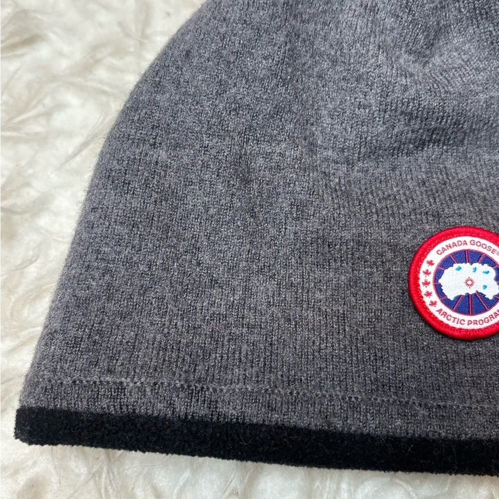Canada Goose Men's Grey Knit Beanie with Logo Patch - Picture 5 of 16